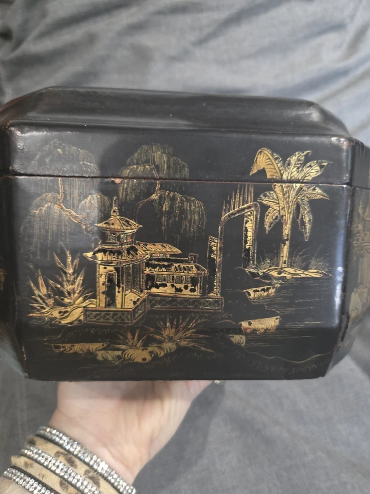 Antique Chinese box Landscape Scene black and gold lacquer 1800s  - Image 4 of 4