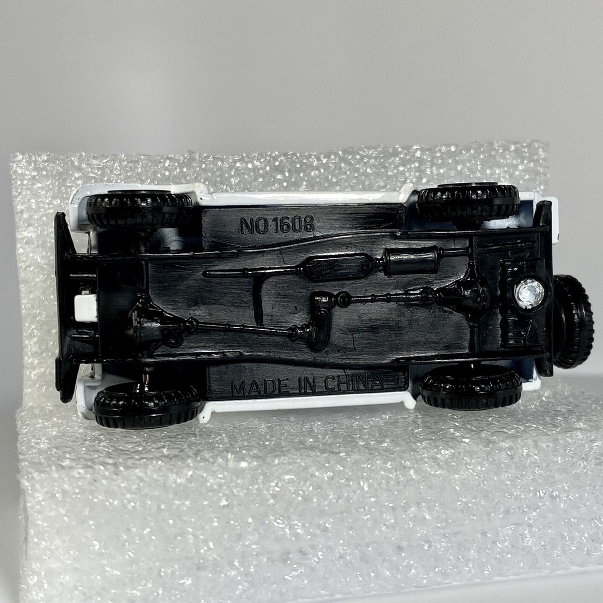 Yatming #1608 Jeep Convertible 1:64 Diecast Police Black