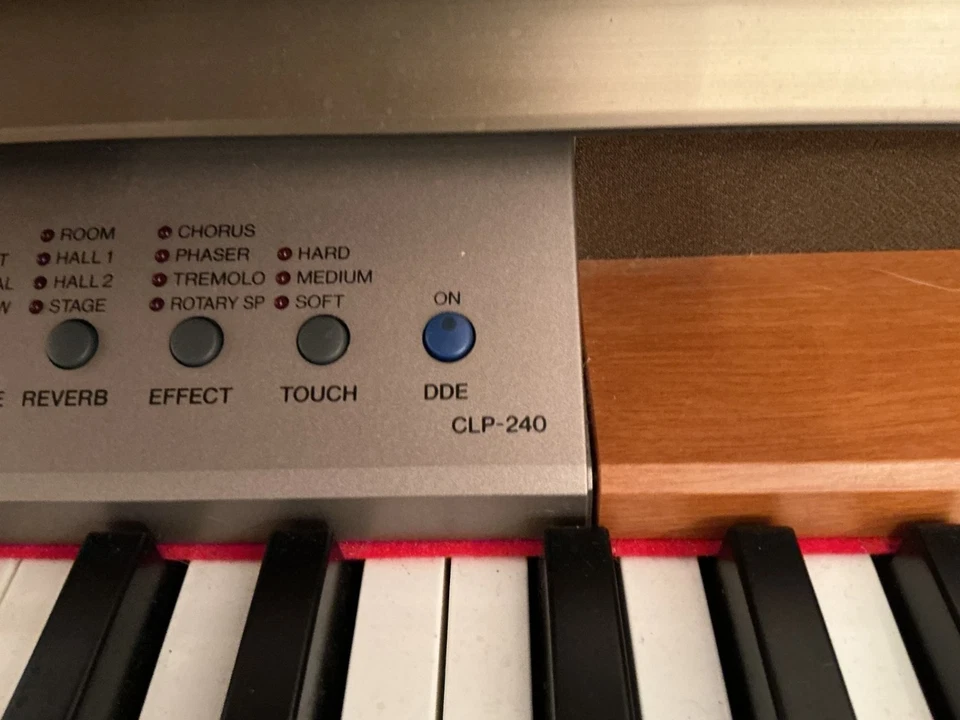 Yamaha Clavinova CLP240 Electric Piano in Excellent Condition, photo 4 of 5
