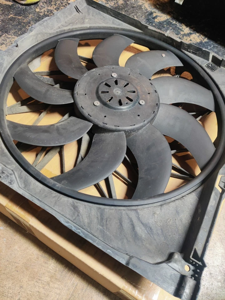 2007 宝马 X3 si 发动机冷却风扇带护罩 600 瓦正品原装 — 第 4/4 张图片