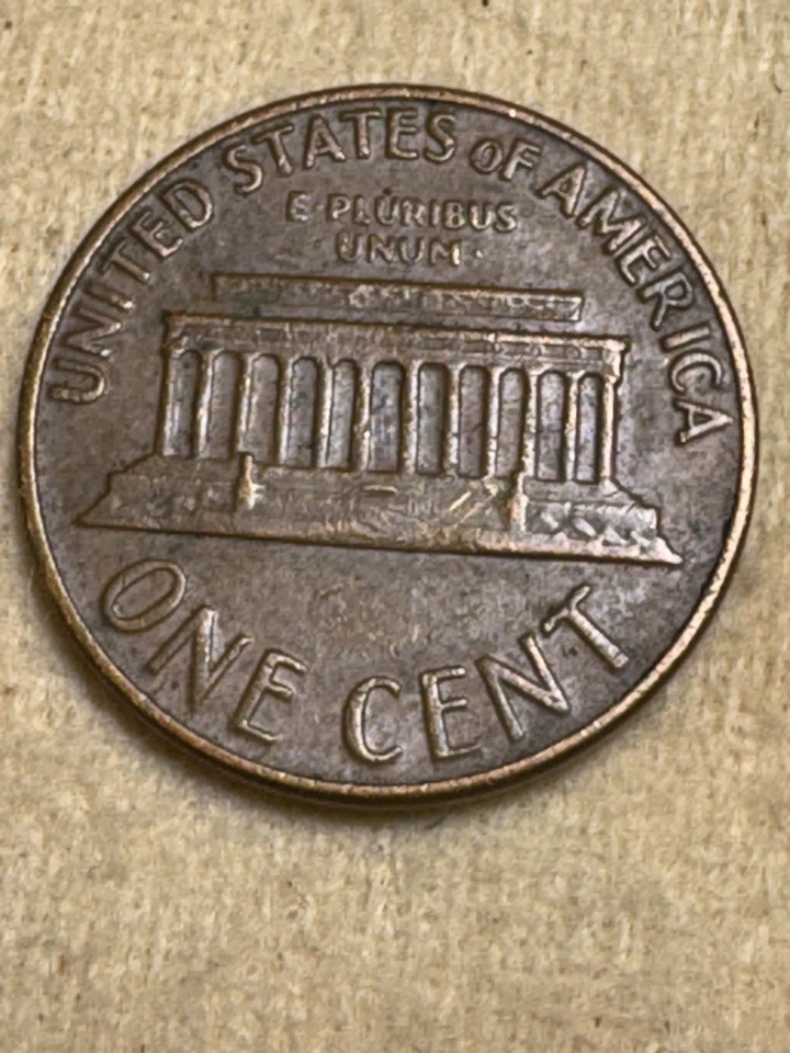 1969 D Mint Circulated  Penny, Brown Error Coin Floating Roof No FG￼ - Image 4 of 4