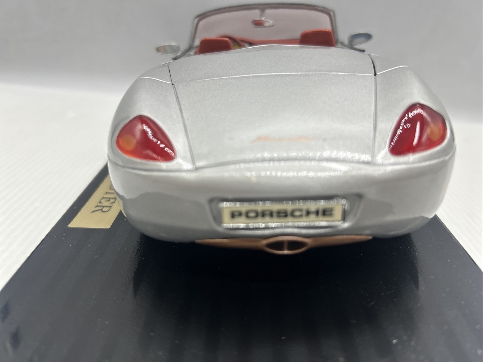 Foto 10 di 24