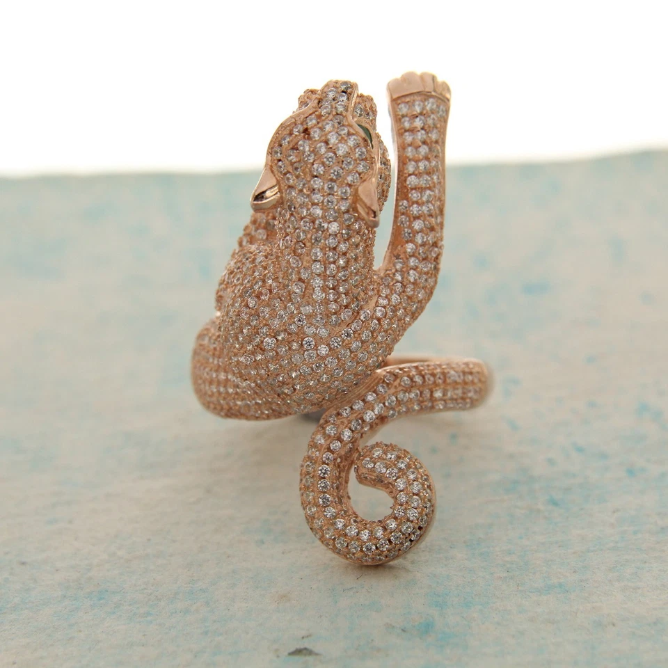 Anillo de pantera redondo de oro rosa de 14 quilates con esmeralda creada en laboratorio de 2,50 quilates para hombre talla 10 Foto 4 de 4