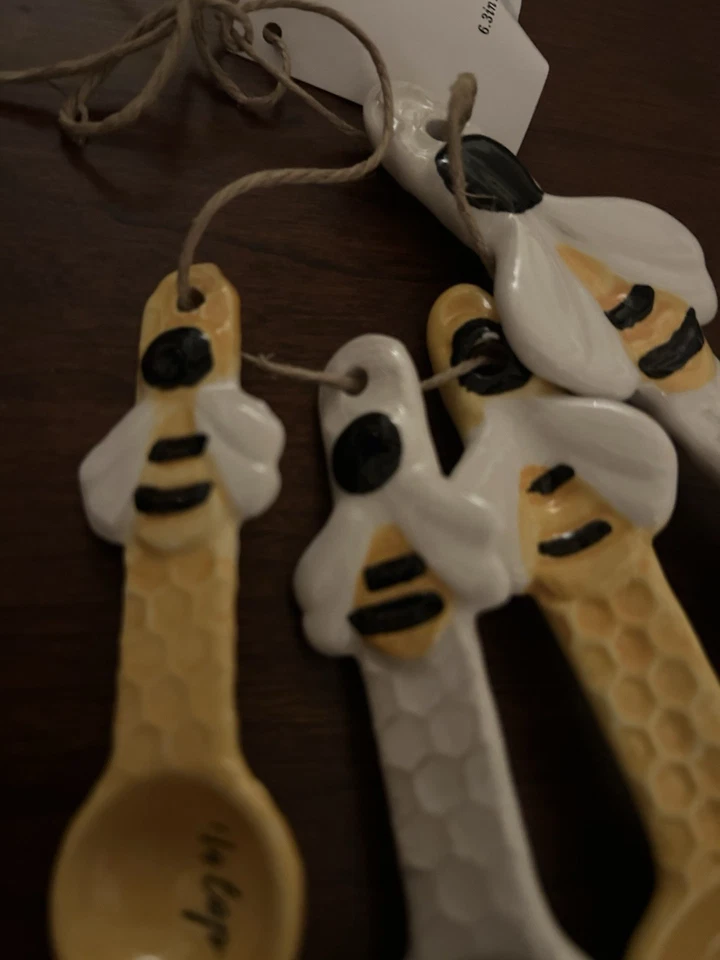 Young's Ceramic Honey Bee Measuring Spoons 4 Pc Set Tiered Shelf Or Everyday Use - Image 4 of 4