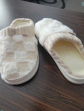 Women's Fuzzy Checkered Plush Slippers Cream Beige Open Back Slide Size 9-10 NEW