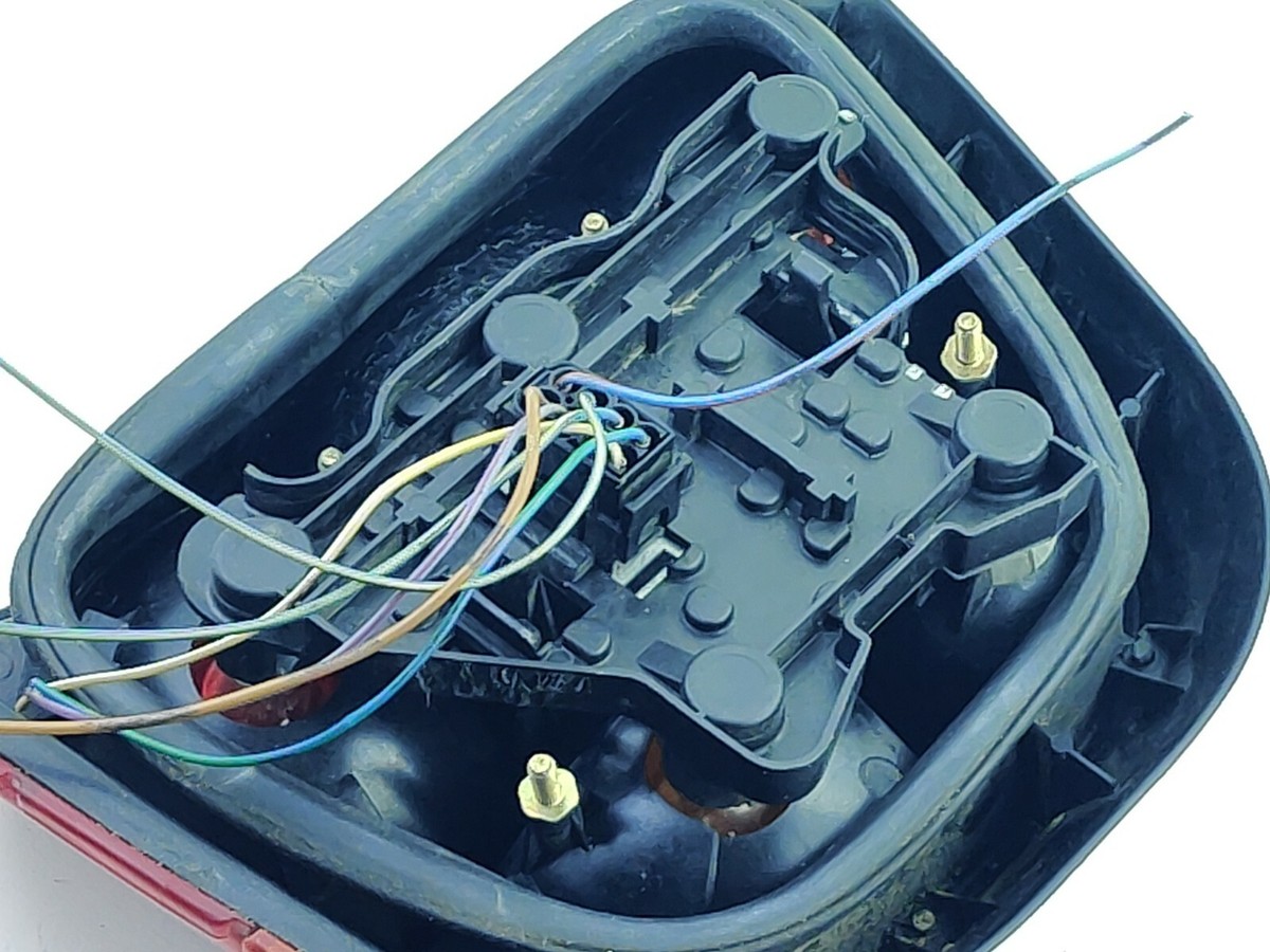 BMW 3 TOURING E36 318I Rückleuchte links 8371933 8371941