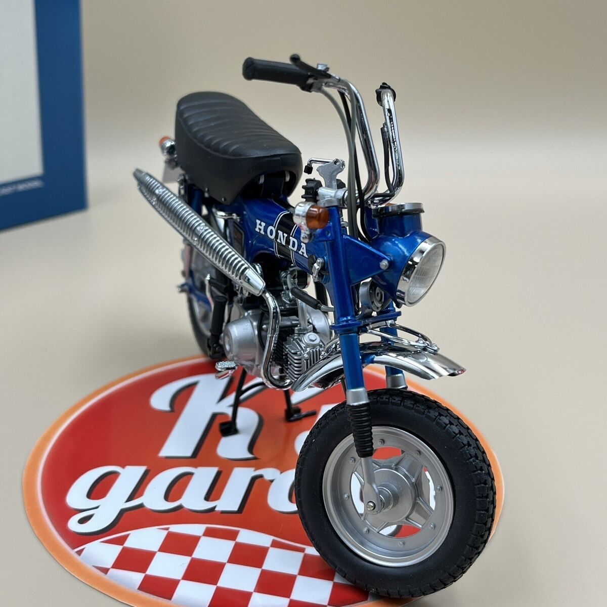EBBRO 1/10 Honda Dax ST50 metallic blue 1969 Japan Diecast EBBRO 1/10 Honda Dax ST50 metallic blue 1969 Japan Diecast
