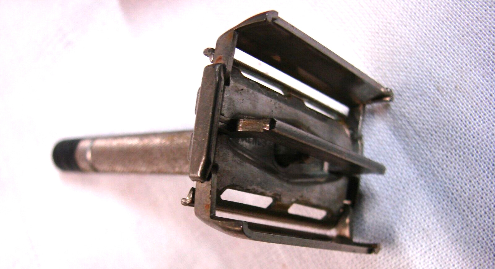 VINTAGE GILLETTE SUPER SPEED ONE PIECE RAZOR BOX WITH GILLETTE RAZOR