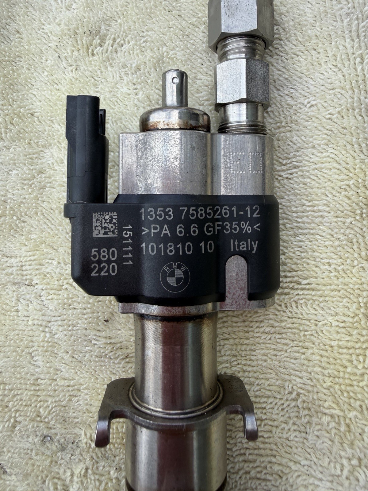 Rolls-Royce Ghost Fuel injector P/N 13537585261