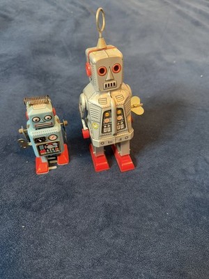 SPACE ROBOT / 7'' Metal Wind-Up Toy Silver / 2009 Schylling COMBO++ 
