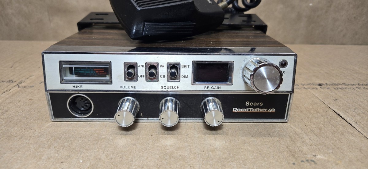 Sears RoadTalker 40 Channel Vintage CB Radio With Mic **UNTESTED