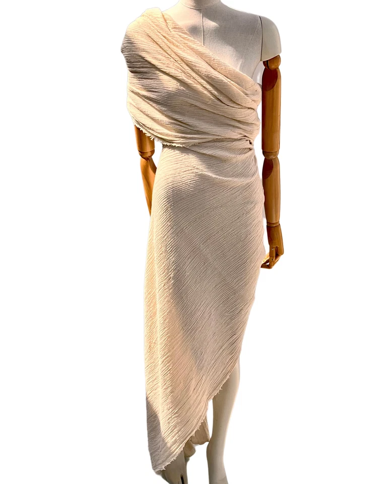 Tela de algodón arrugada elástica de doble gasa, texturizada, por 2 metros. Foto 2 de 4