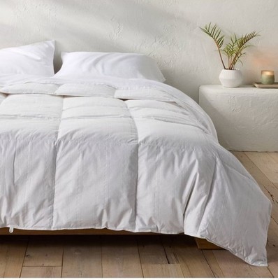 Casaluna Full/Queen Ultra Weight Hypoallergenic Down Comforter 260 TC White