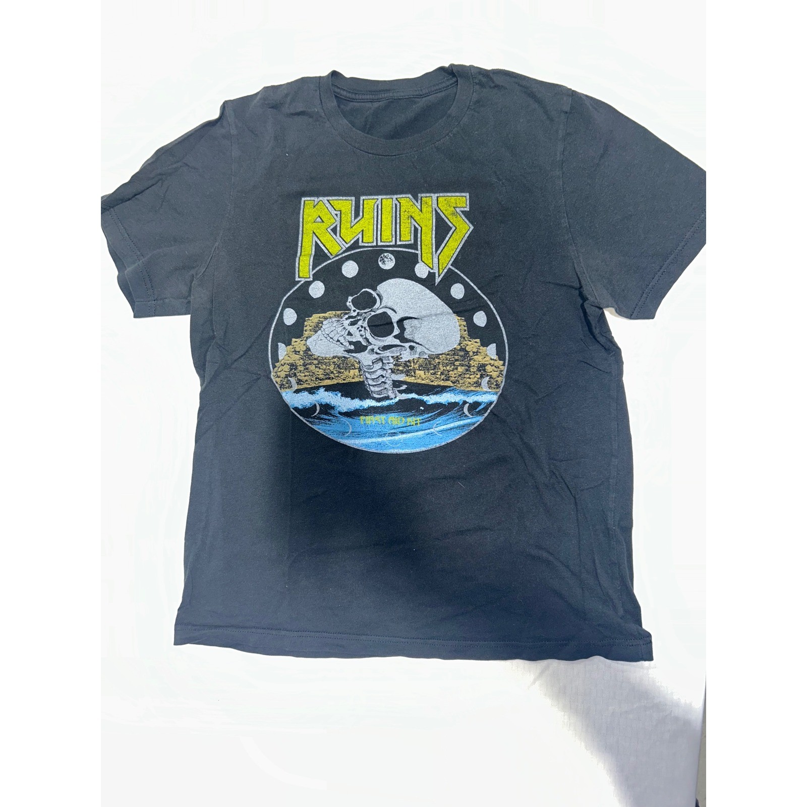 Ruins Skull Graphic T-Shirt Black Short Sleeve Crew Neck Tee Mens Small