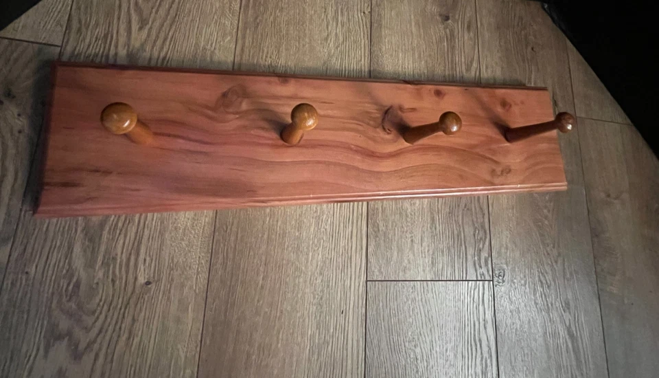 Perchero de pared de madera maciza de manzana hecho a mano - 4 clavijas/acabado de laca transparente 22x14x3 Foto 2 de 4