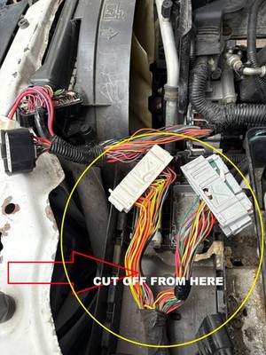 2006 2007 HUMMER H3 Under Hood Engine Fuse Box Relay Module Wire Connector OEM