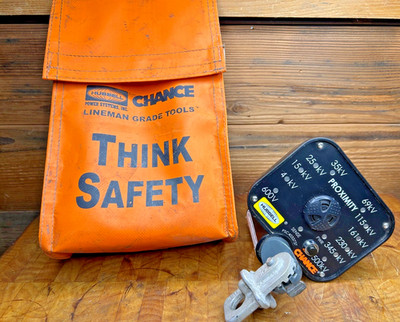 Hubbell Chance Proximity PSC403373 Voltage Indicator w/ Case Lineman Tool