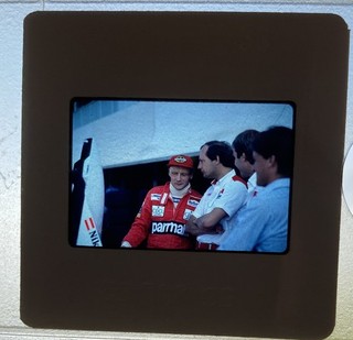 Slide 35mm 1982 NIKI LAUDA chiacchierata con RON DENNIS Gran Premio F1 Francia