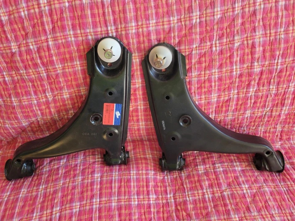 2 Brazos de control inferiores delanteros bola A Mazda 626 1988 1989 1990 1991 1992 Ford Probe Foto 2 de 4