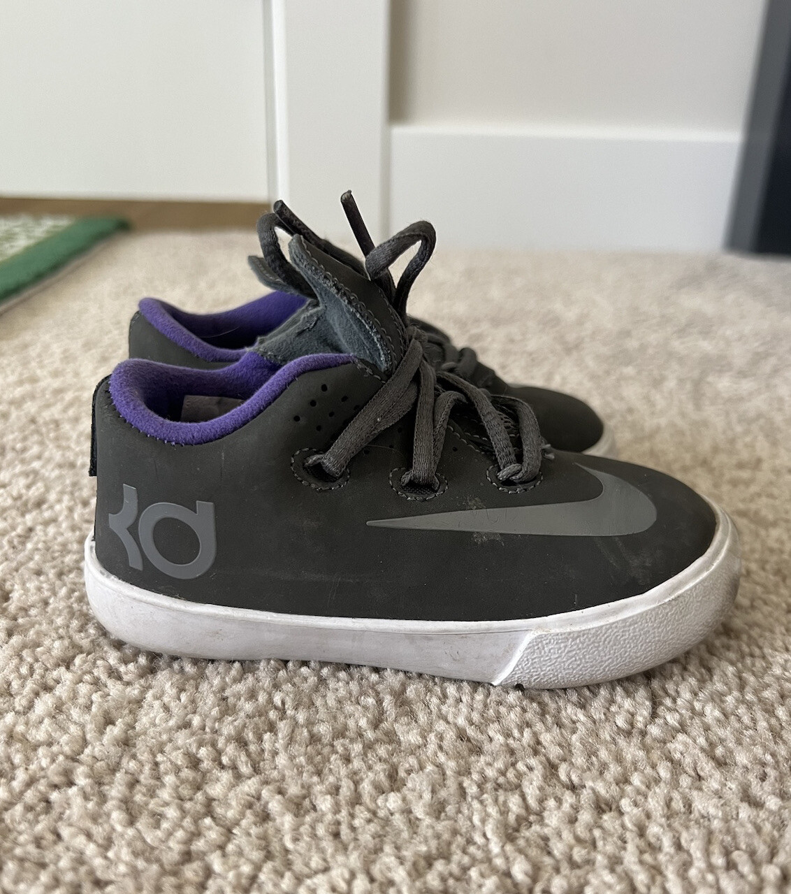 Size 6c Gray Nubuck Purple White 684167