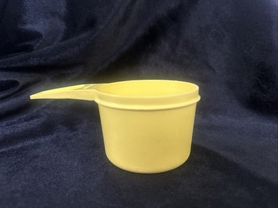 Vintage Tupperware Measuring Cup  3/4 Yellow 762