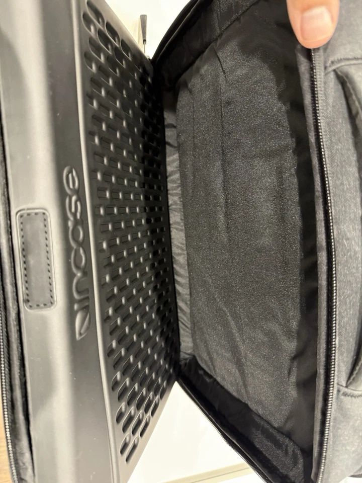 Maletín de viaje para portátil Incase bolsa de viaje de 13" Foto 3 de 3