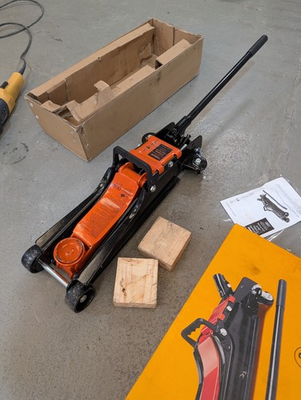 #ad Halfords 2 Tone Low Profile Trolley Jack GBP 40.00