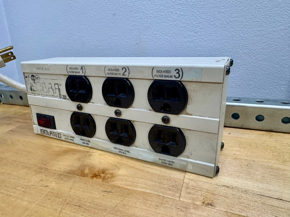 Isobar 6 Premium Surge Suppressor ISOBAR 6 - Image 3 of 4