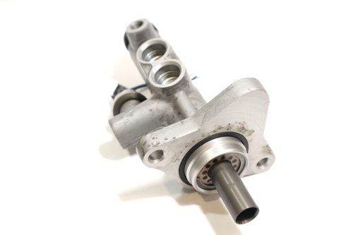 Mercedes Brake Master Cylinder CLK320/CLK350/SLK280/SLK300 - Picture 2 of 7
