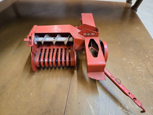 Vintage Tru-Scale Hay Baler 1:16 metal Farm Toy IH Farmall Red - Picture 2 of 10