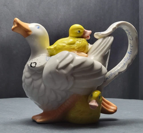 Cardew Rare Whimsy "Suzy Floosey & Her Ducklings" One Cup Teapot Mint Condition