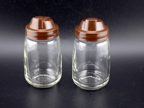 Vintage Federal Housewares Salt and Pepper Shakers Set Made in the USA