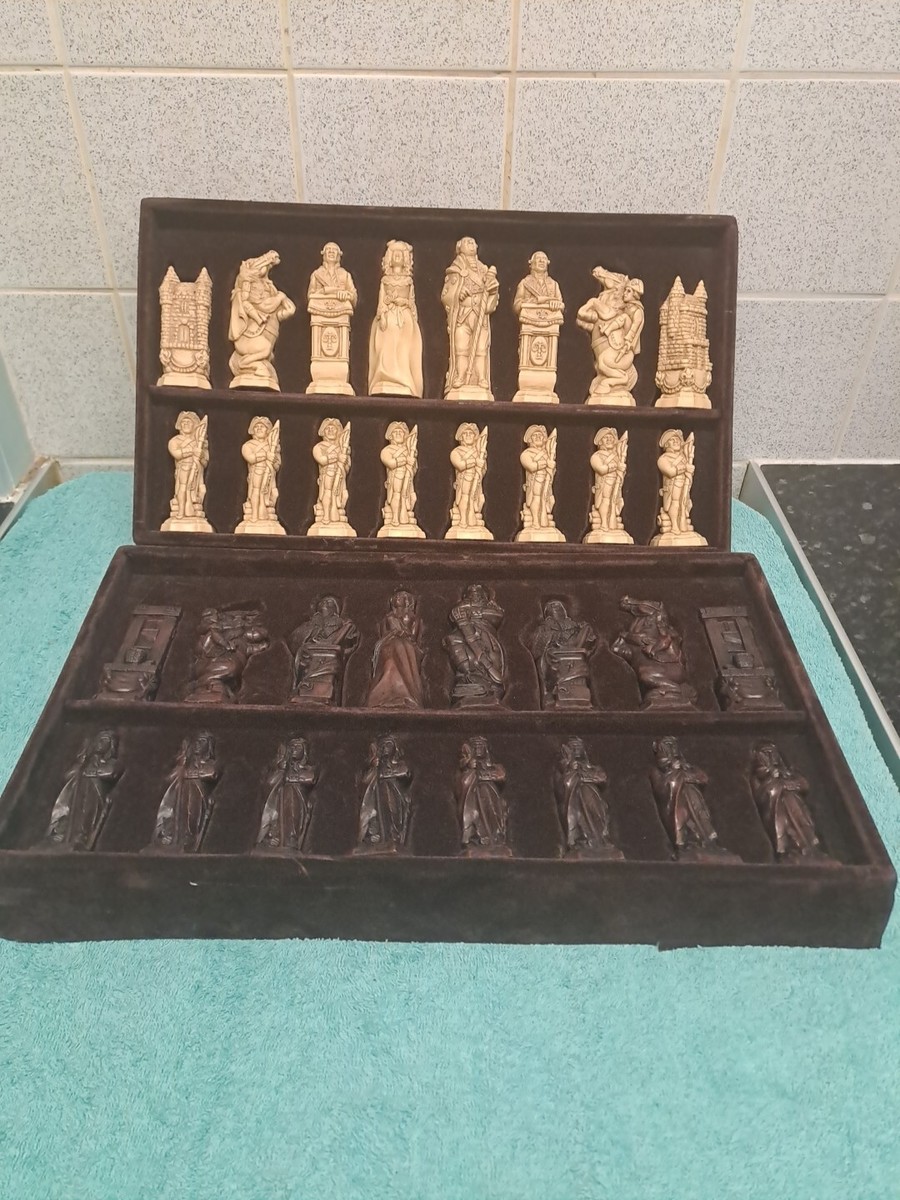Complete Studio Anne Carlton Chess Set - 32 Pieces | eBay UK