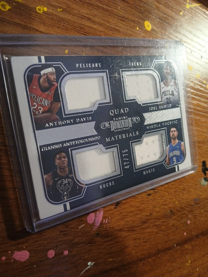 Tarjeta Jerdey Top Four Bigs Quad Materials. Embiid, Giannis, AD, y Vucevic Foto 3 de 3