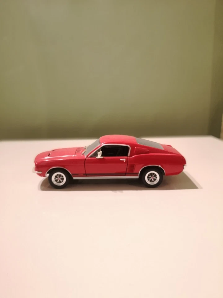 Ford Mustang GT Fastback 1967 Red 1:24 WELLY 2688 - Immagine 3 di 4