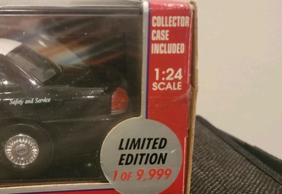 Classic Metal Works California Highway Patrol 1999 Ford Police Interceptor 1:24 - Image 3 of 4