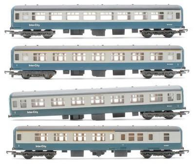 LIMA SPUR ''OO'' SCHWADER VON 4 INTERCITY-KORRIDOREN/BREMSEN 1. PERSONENWAGEN