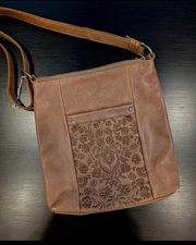 The Sak Leather Crossbody Bag Brown 2 Outside Pockets Adjustable Strap Zip Lined