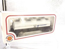 NIB Bachmann 42' three dome tank wagon - Cyanamid HO gauge 70100             O18