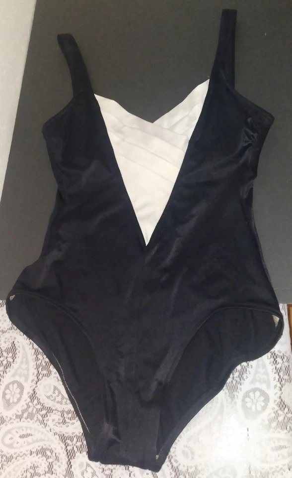 Vintage Catalina One Piece Swimsuit Colorblock Black Ivory Size 12 USA Made EUC - Image 4 of 4