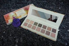 Laura Geller favorite flowers  eyeshadow palette new in box full size