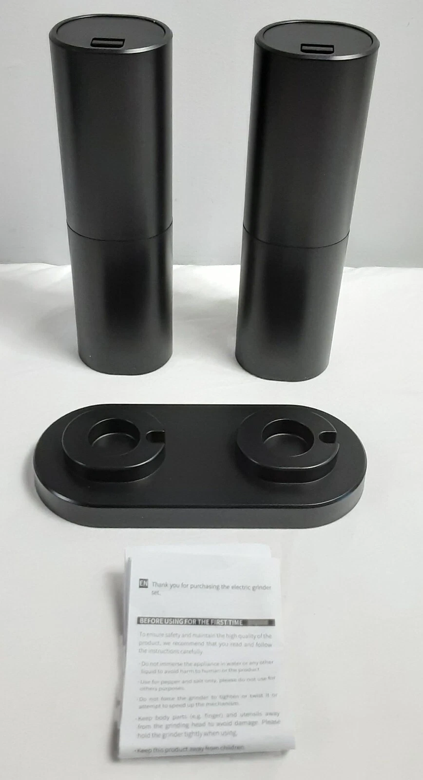 2PCS Electric Salt and Pepper Grinder Set Automatic Grinder w/ Rechargeable Base