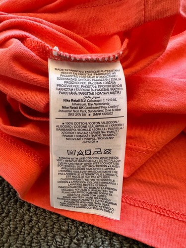 NIKE Crew Neck Cropped Tshirt Pink with Cream Pocket Women's Small Sports Gym - Picture 5 of 5