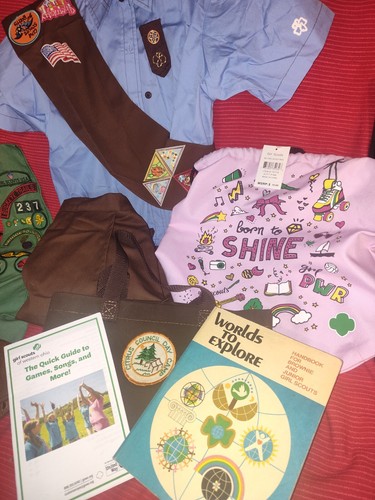 Vintage & New Lot of Girls Scout & Brownies Uniform, Patches, Pins, Collectibles - Picture 2 of 10