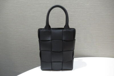 【BOTTEGA VENETA】MINI CASSETTE TOTE BAG Bottega Veneta Mini Cassette Tote Bag Black Maxi Intrecciato