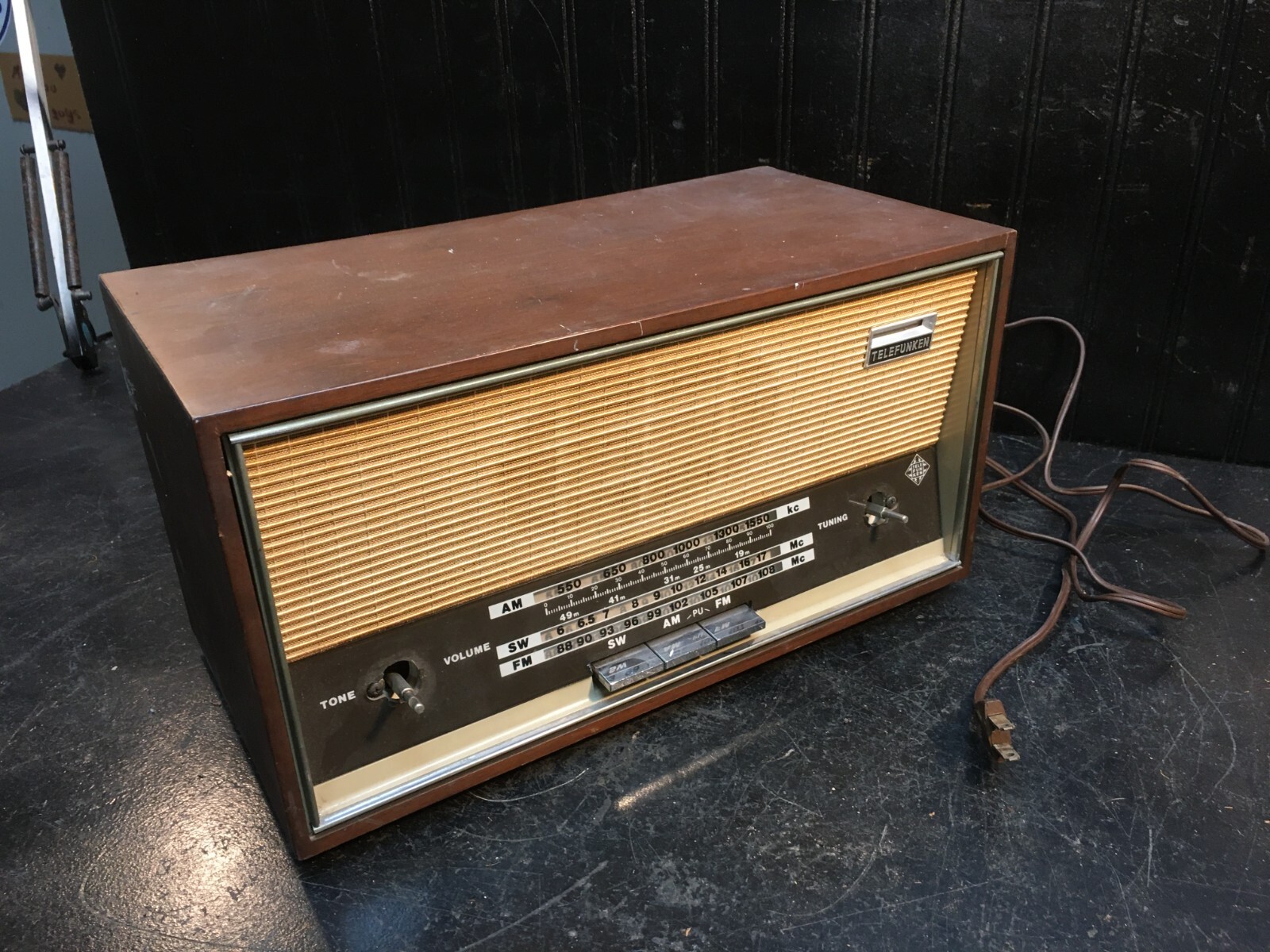 Vintage Telefunken Jubilate model 105 Shortwave, AM/FM Table Radio