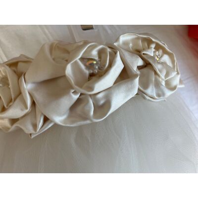 Vintage 1970\'s Bridal Head Dress Veil With Three Satin Roses Rhinestones Vintage 1970 main image 3