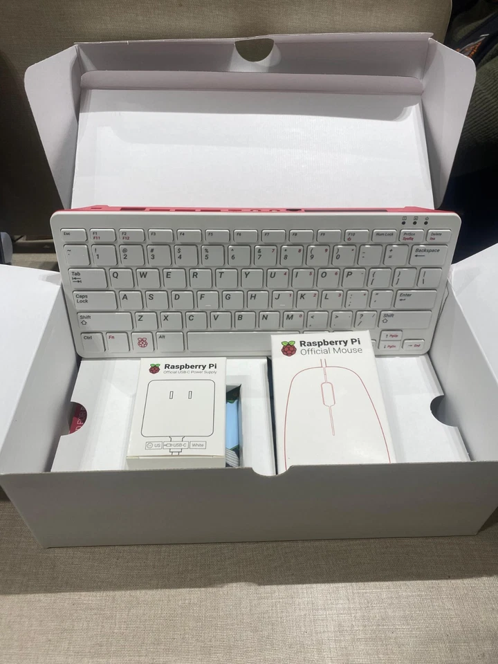 Raspberry Pi 400 Kit (microSD, Broadcom BCM2711, 1.80 GHz, 4GB, US layout) - Image 4 of 4