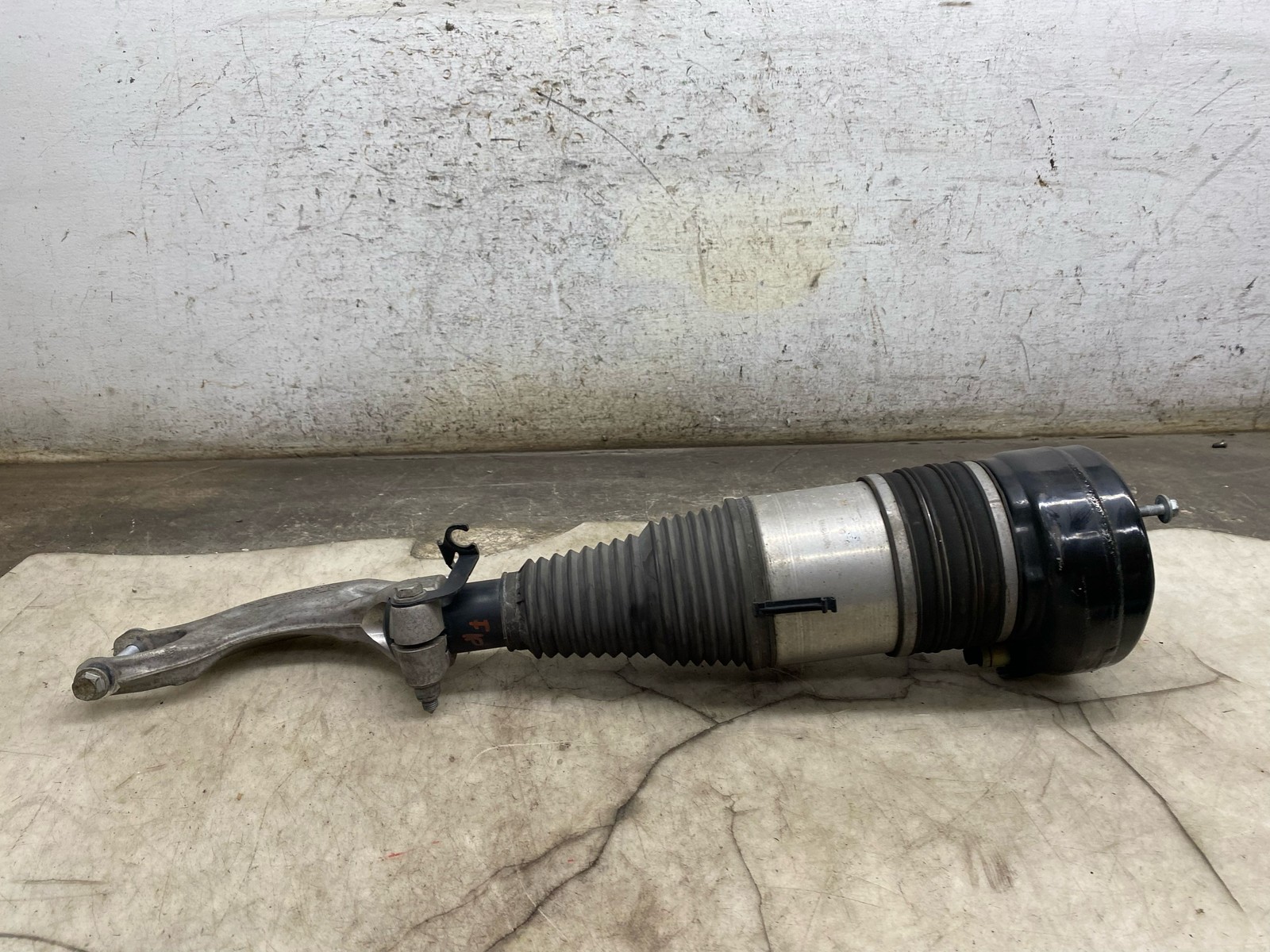 2015-2020 BENTLEY BENTAYGA OEM FRONT RIGHT SHOCK ABSORBER *109K* 4M0616039AH