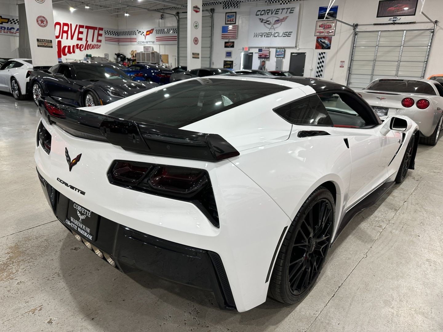 2015 [G8G] Arctic White Chevrolet Corvette   | C7 Corvette Photo 7